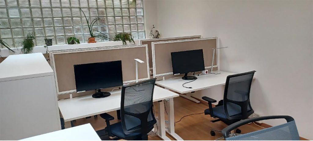 Panneau de séparation phonique : adapter son environnement de travail Panneau séparation 1024x463 - Panneau de séparation phonique : adapter son environnement de travail